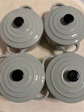 Le Creuset set of 4 mini Coccottes Pistache with black knobs!